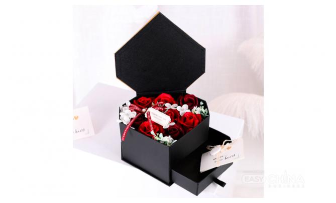 Подарочный набор мыла из роз в виде сердца