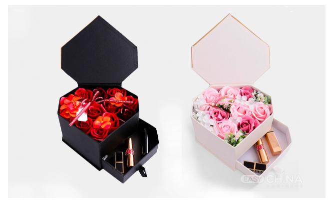 Подарочный набор мыла из роз в виде сердца